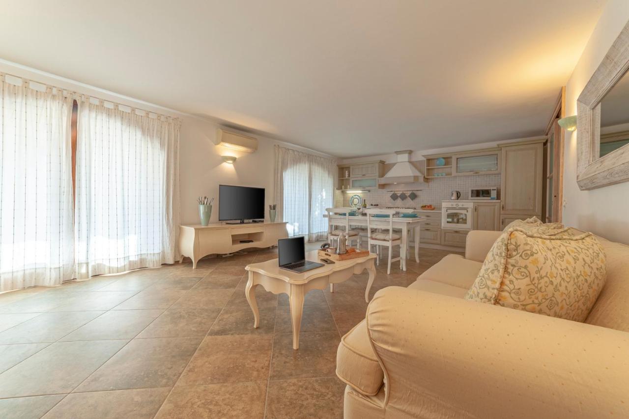 Villa Elena - Appartamento Vista Mare E Appartamento Con Giardino Golfo Aranci Εξωτερικό φωτογραφία